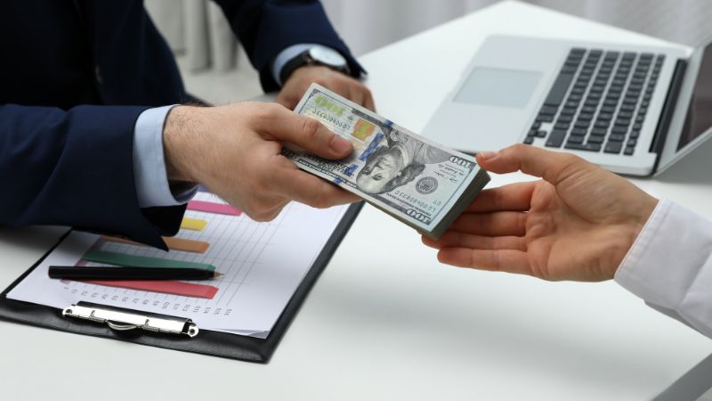 Ý nghĩa giấc mộng nằm mơ thấy người ta mượn tiền mình