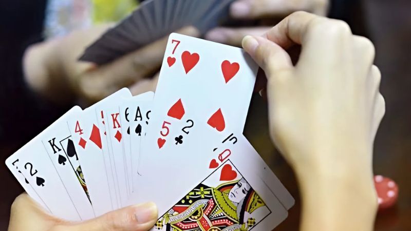 Sắp xếp thứ tự các lá bài trong sâm lốc là gì?